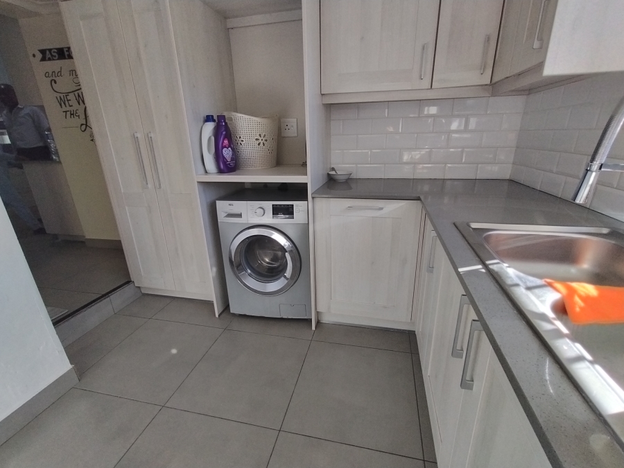 To Let 4 Bedroom Property for Rent in Brandwag Western Cape